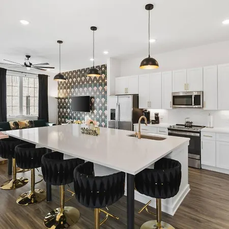 Stunning Home With Rooftop Deck Walk To Restaurants Coffee And Brewery
